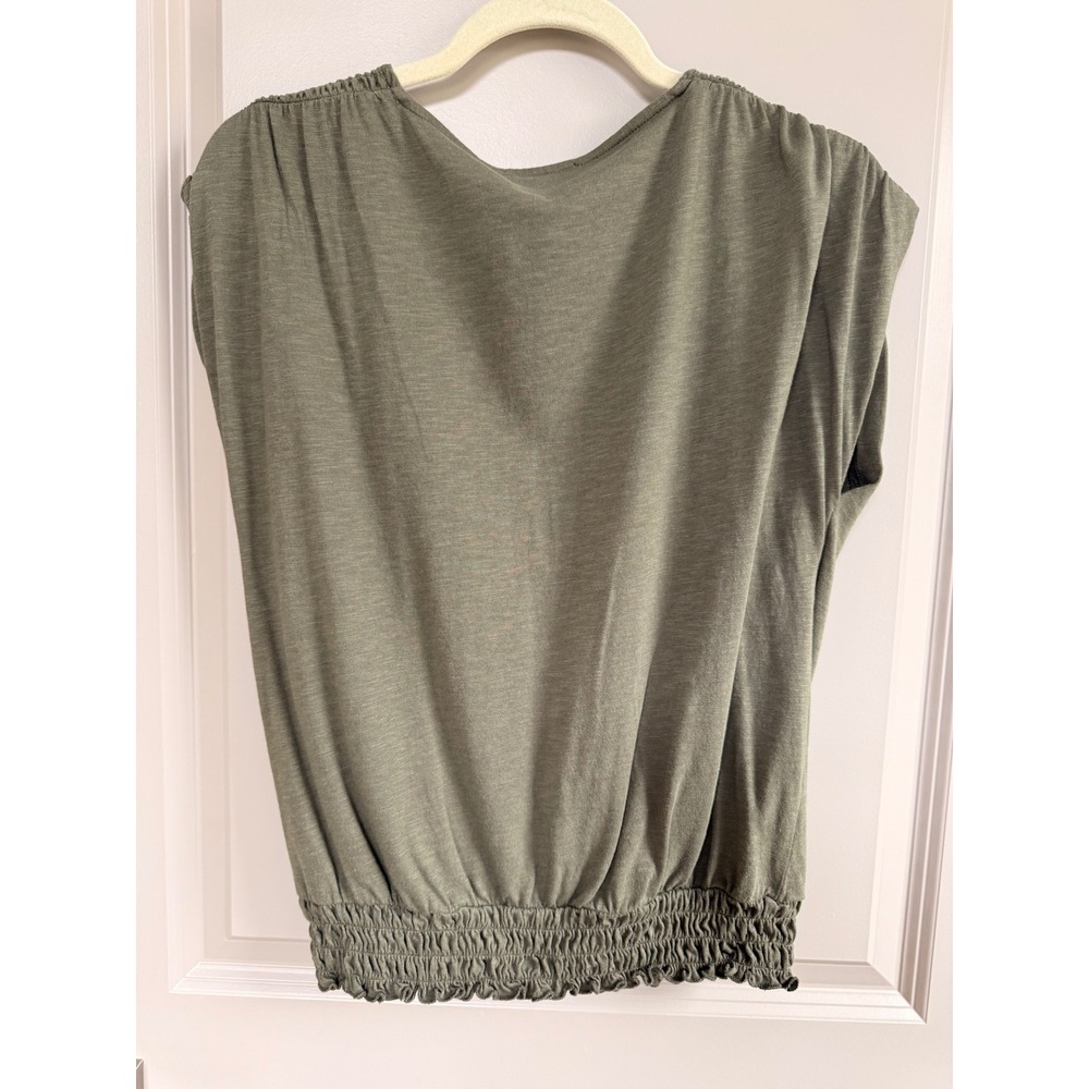 Evereve Olive Green Smocked Blouson V-Neck Slub Knit Top Medium - Picture 6 of 6